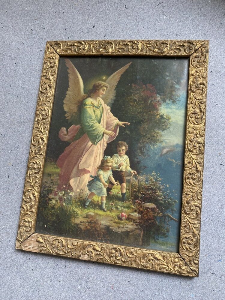 Starožitný svatý obrázek ve zdobeném zlatém rámu