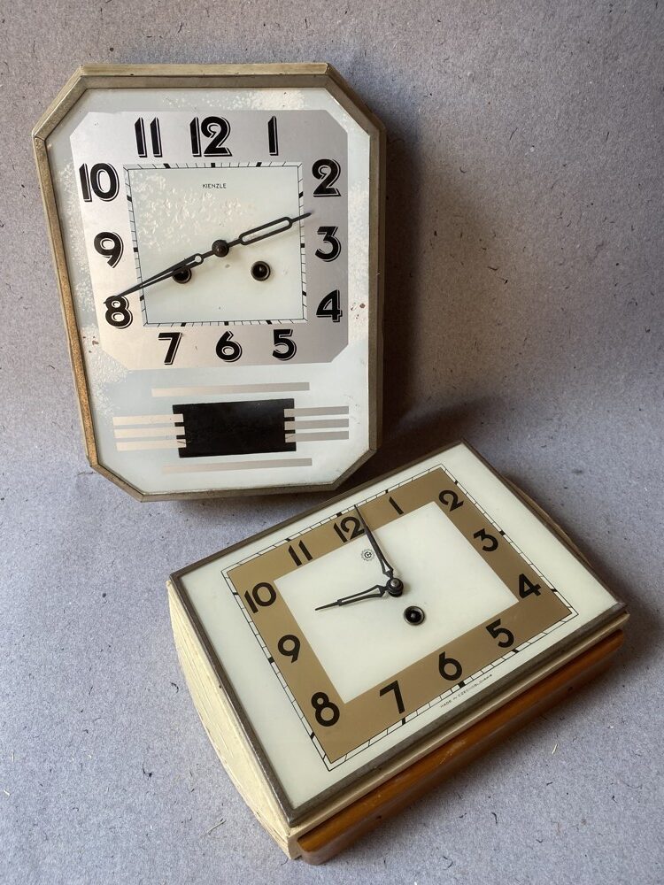 Nástěnné hodiny Kienzkle 2 ks