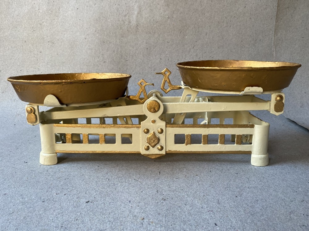 Starožitné kuchyňské miskové váhy