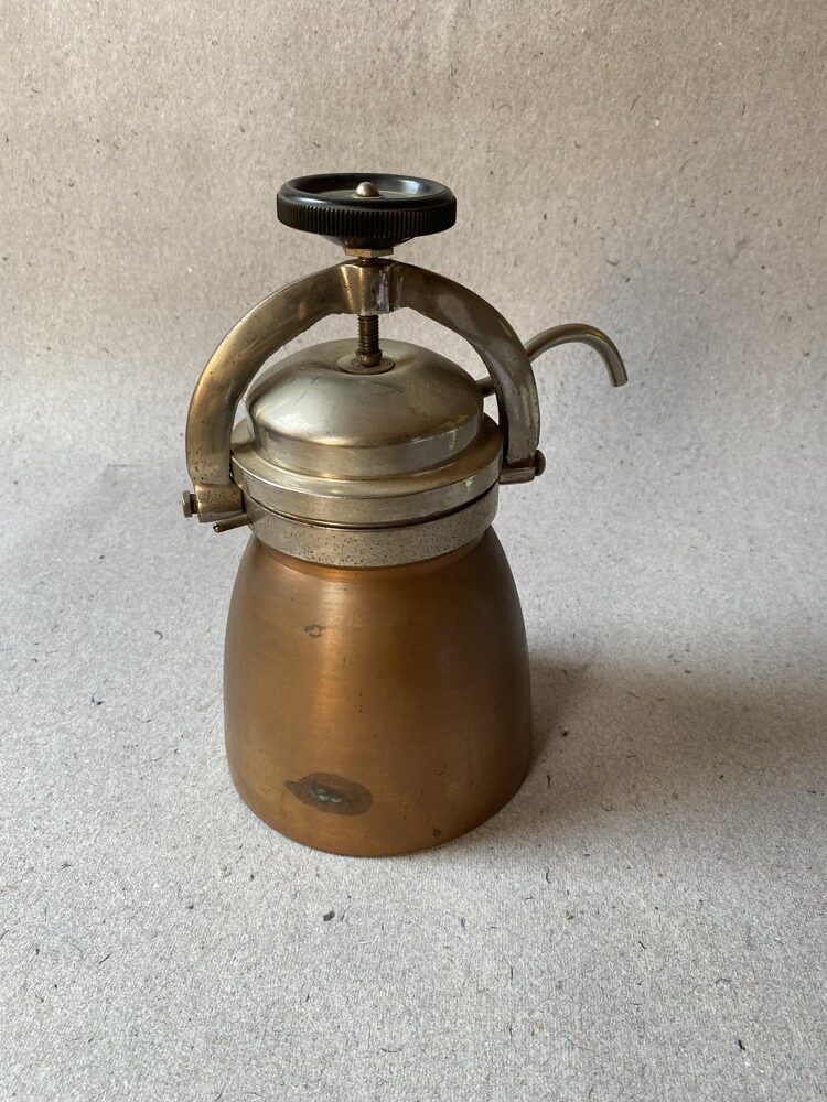 Stará konvice na přípravu kávy / čaje se sítkem