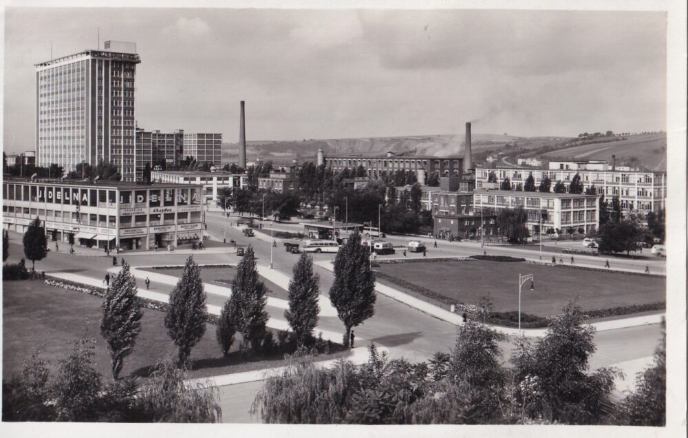 Pohlednice Zlín s razítkem Památník T. Bati, r.1939 auta autobusy