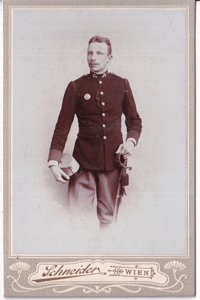 Kabinetka Vojsko, vyznamenání, šavle odznaky K. Schneider, Vídeň RU