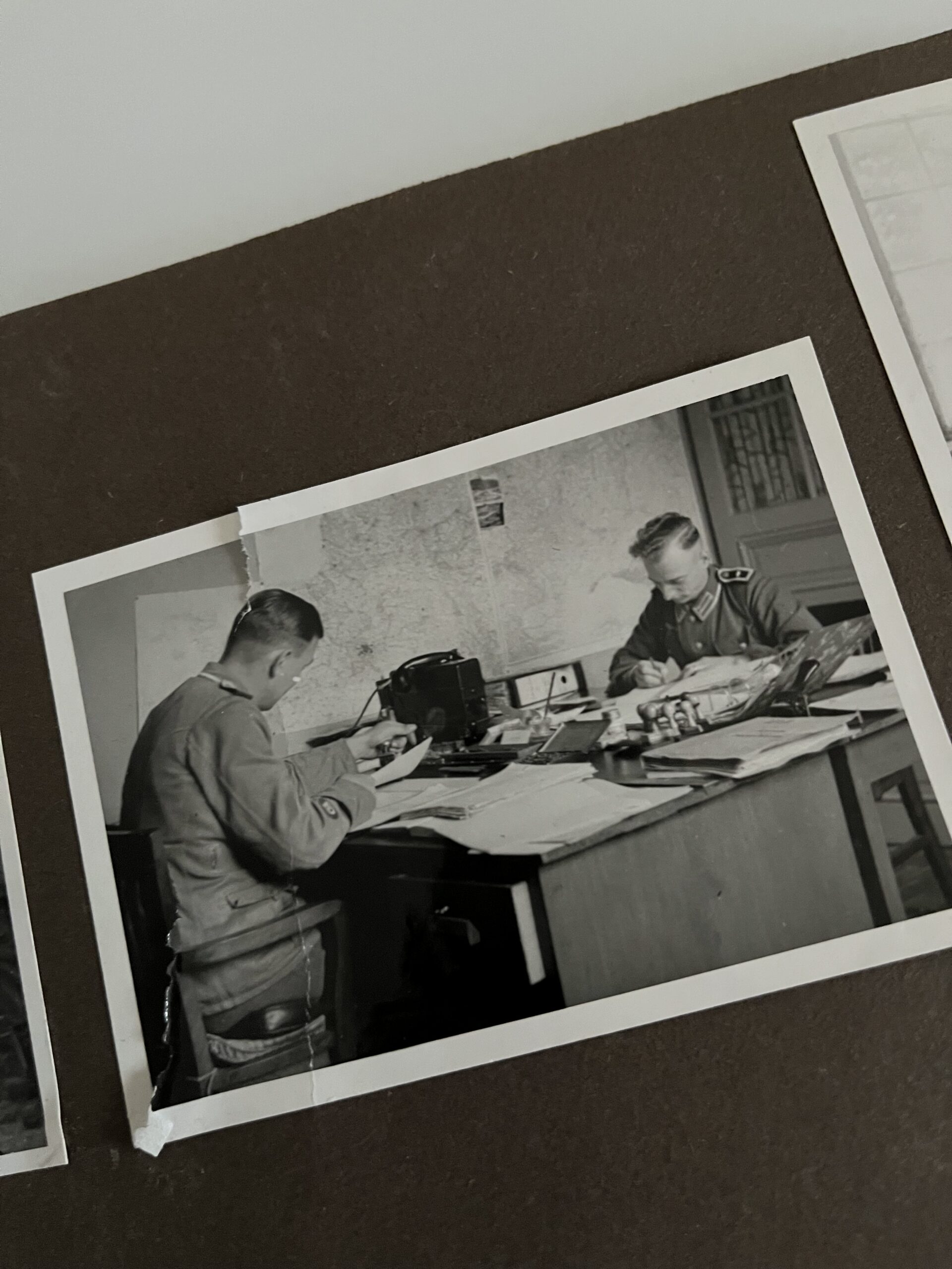 Album+kufřík fotografií německého vojáka z fronty, okupovaných oblastí 400ks - Obrázek 3