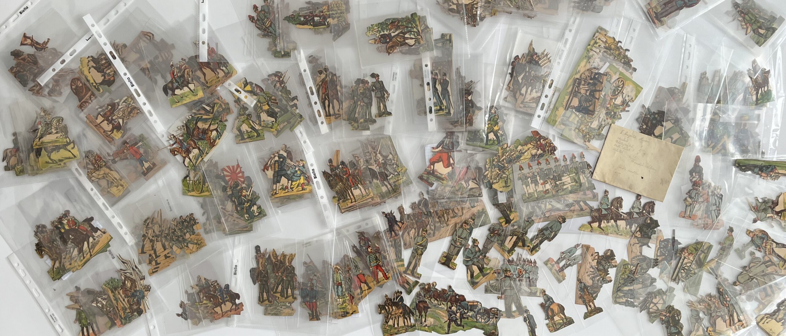 Papírové figurky vojáčků 1287ks různé armády,dělostřelci,námořníci...