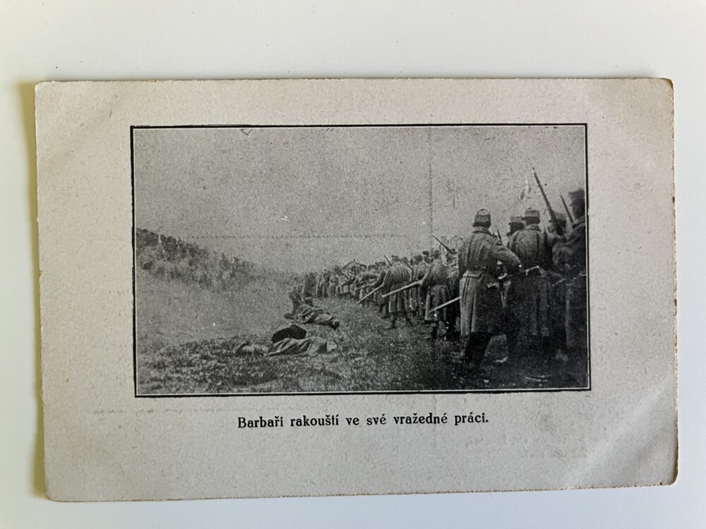 Vojenská pohlednice Barbaři rakouští ve své vražedné práci