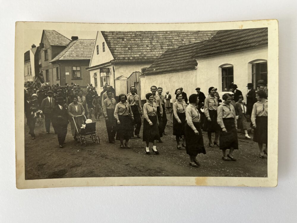 Fotopohlednice - Merklín průvod, kočárek, Slatinany, Mezimostí