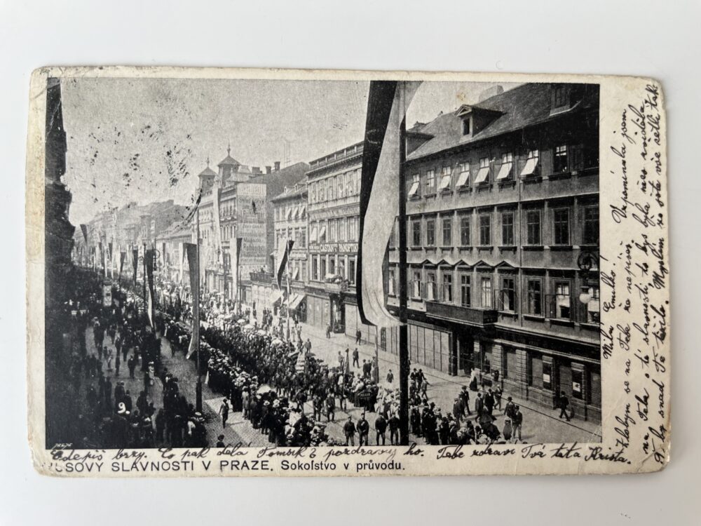 Pohlednice místopis Slavnosti v Praze, Sokolstvo v průvodu r.1903