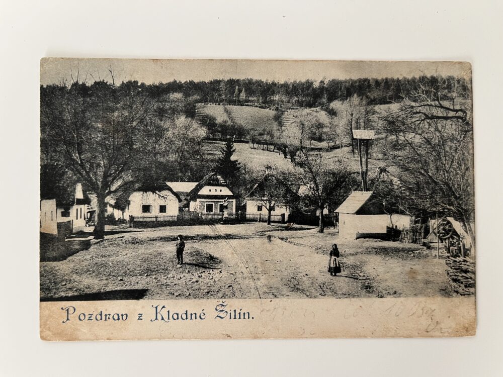Pohlednice Kladná Žilín Náves, zvonička okres Zlín Rakousko - Uhersko