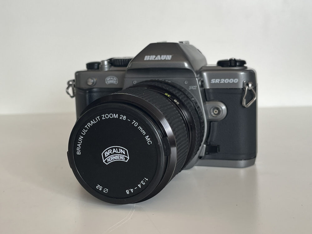 Fotoaparát Braun SR2000, objektiv Braun Ultralit 28-70mm F3,4-4,8 MC