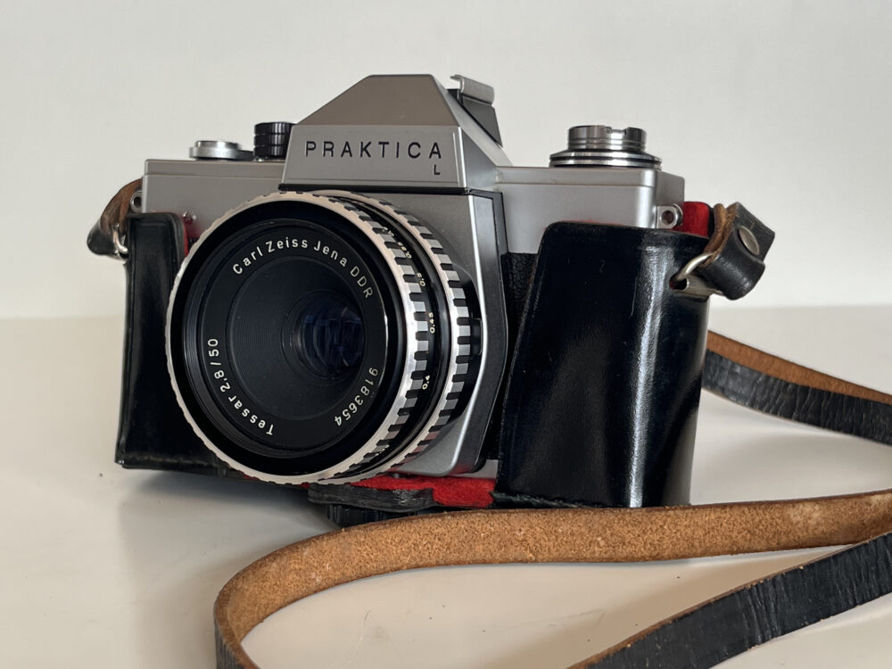 Objektiv CZJ DDR Tessar 2,8/50, zebra, M42, fotoaparát Praktica L