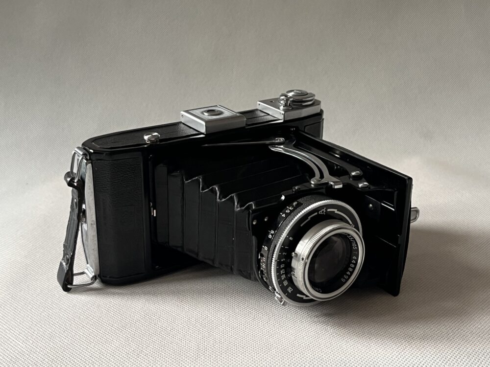 Fotoaparát Zeiss Ikon Ercona, CZJ Tessar 3,5/105, Tempor