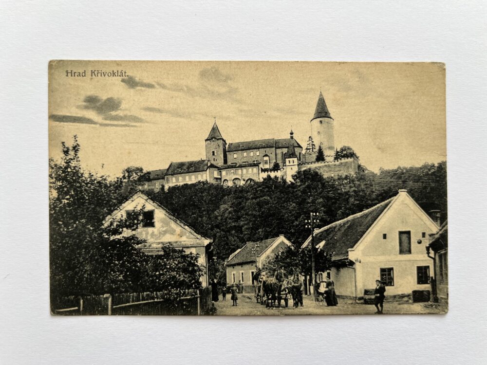 Pohlednice Hrad Křivoklát - koně, kočárek, vesničané okres Rakovník