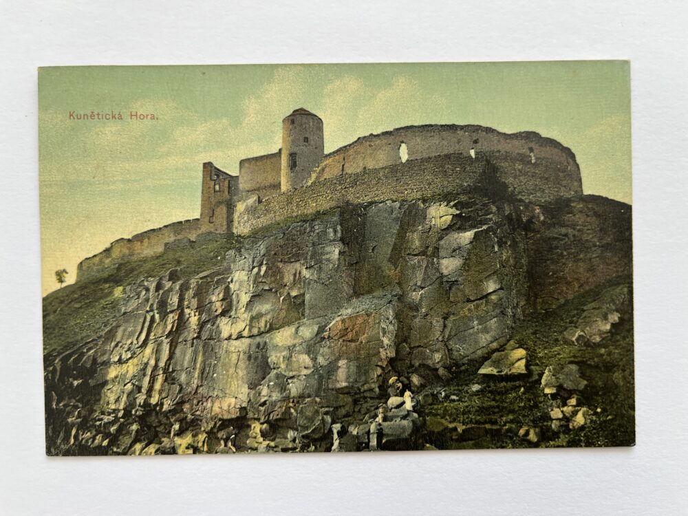 Pohlednice Kunětická Hora, razítko okres Pardubice Rakousko-Uhersko