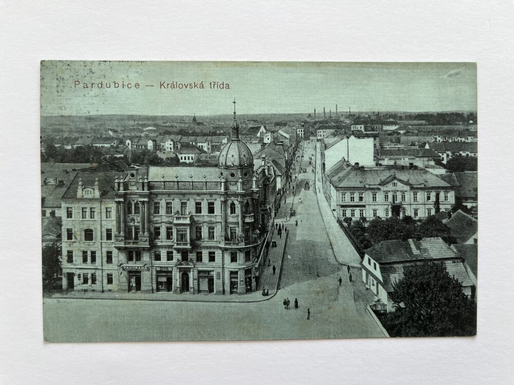 Pohlednice místopis Pardubice - Královská třída r.1911