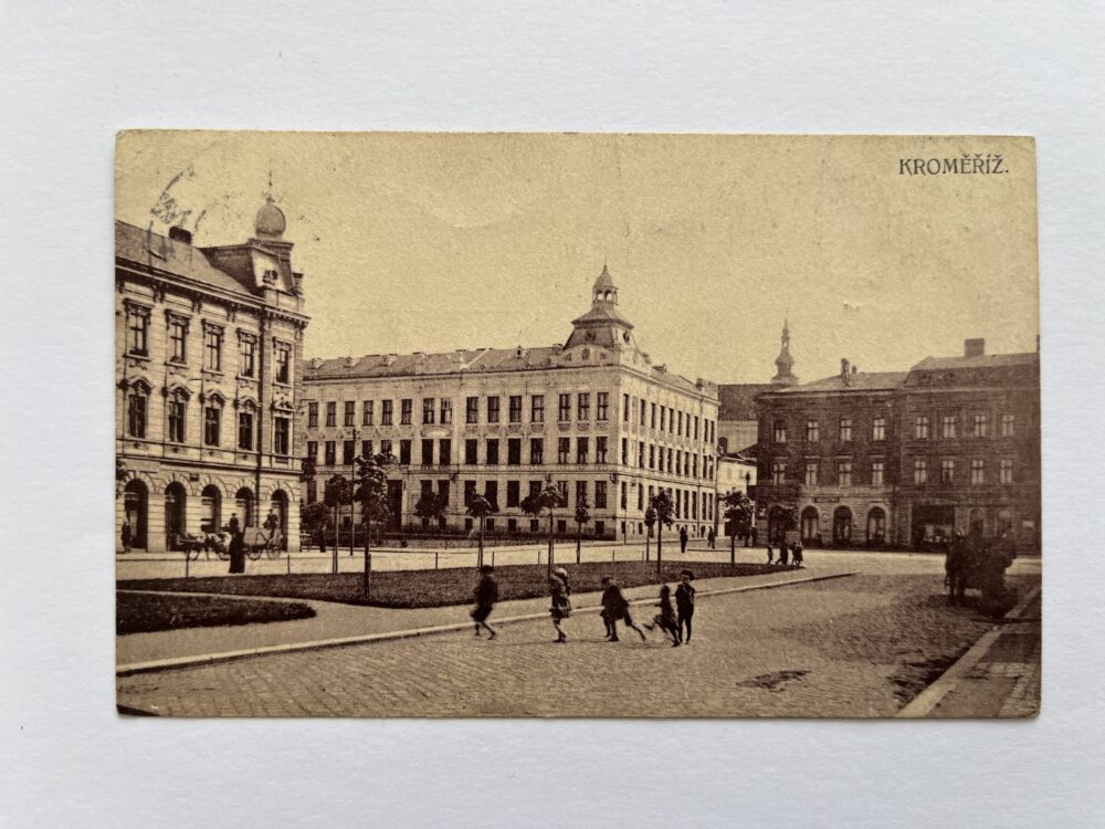 Pohlednice místopis Kroměříž - náměstí, děti 1.pol.20.stol.