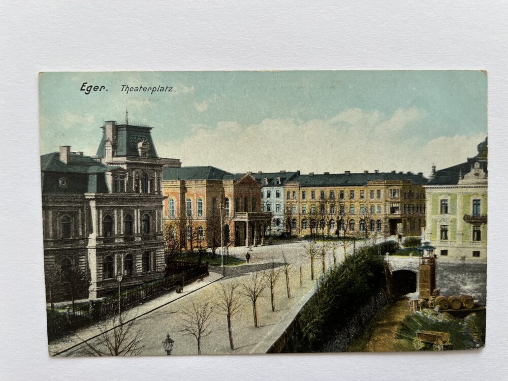 Pohlednice místopis Cheb - divadelní náměstí, divadlo