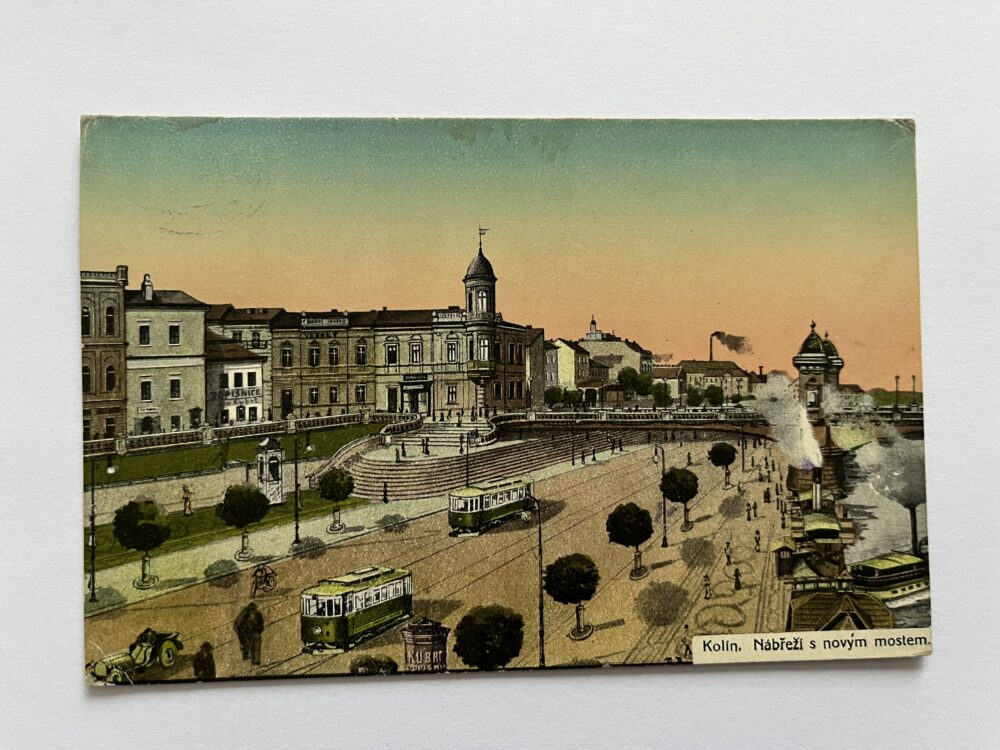Pohlednice Kolín - Nábřeží s novým mostem, tramvaje, automobil  r.1921