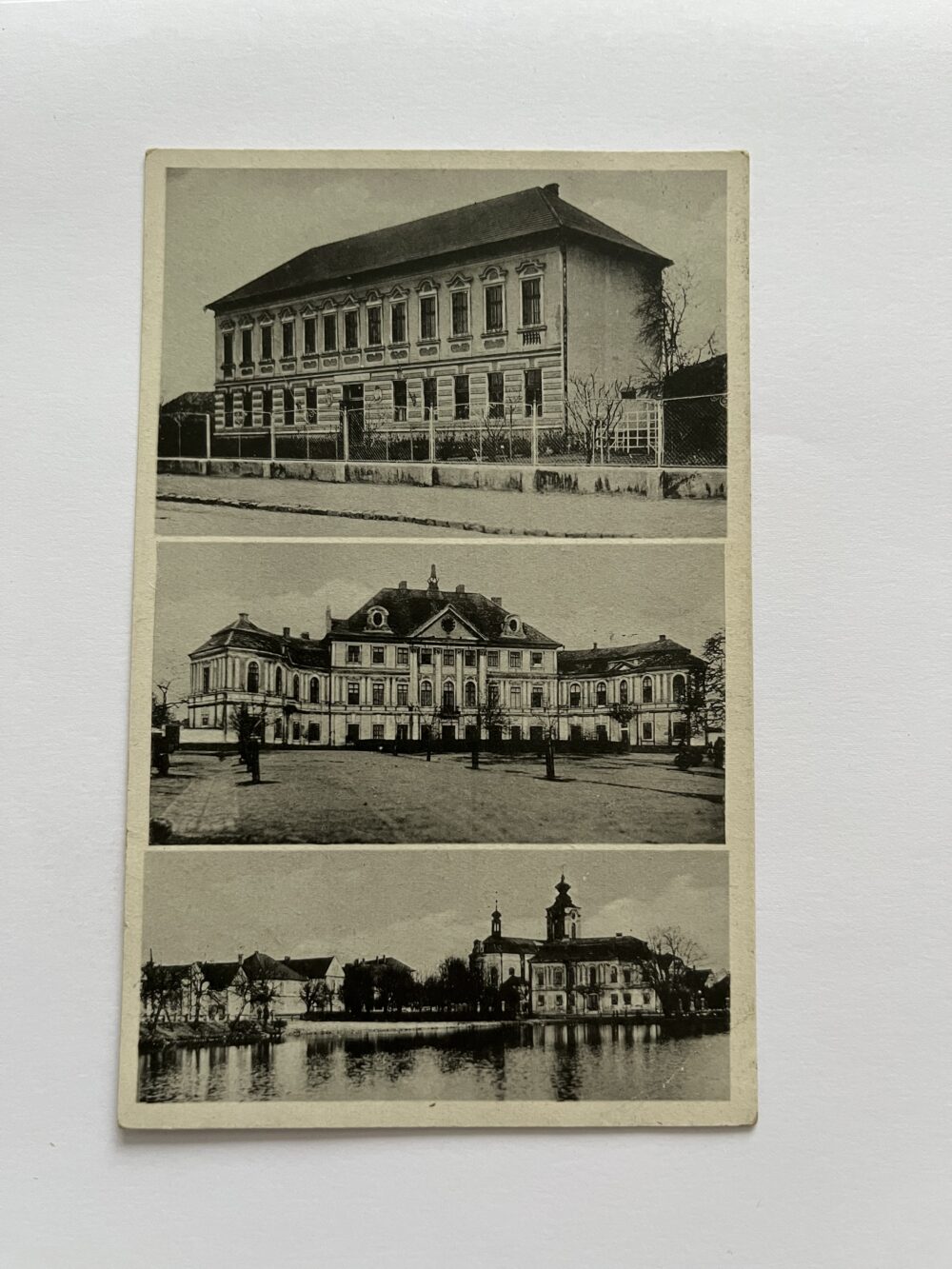 Pohlednice místopis Bezno, koláž zámek, škola okr. Mladá Boleslav 1943