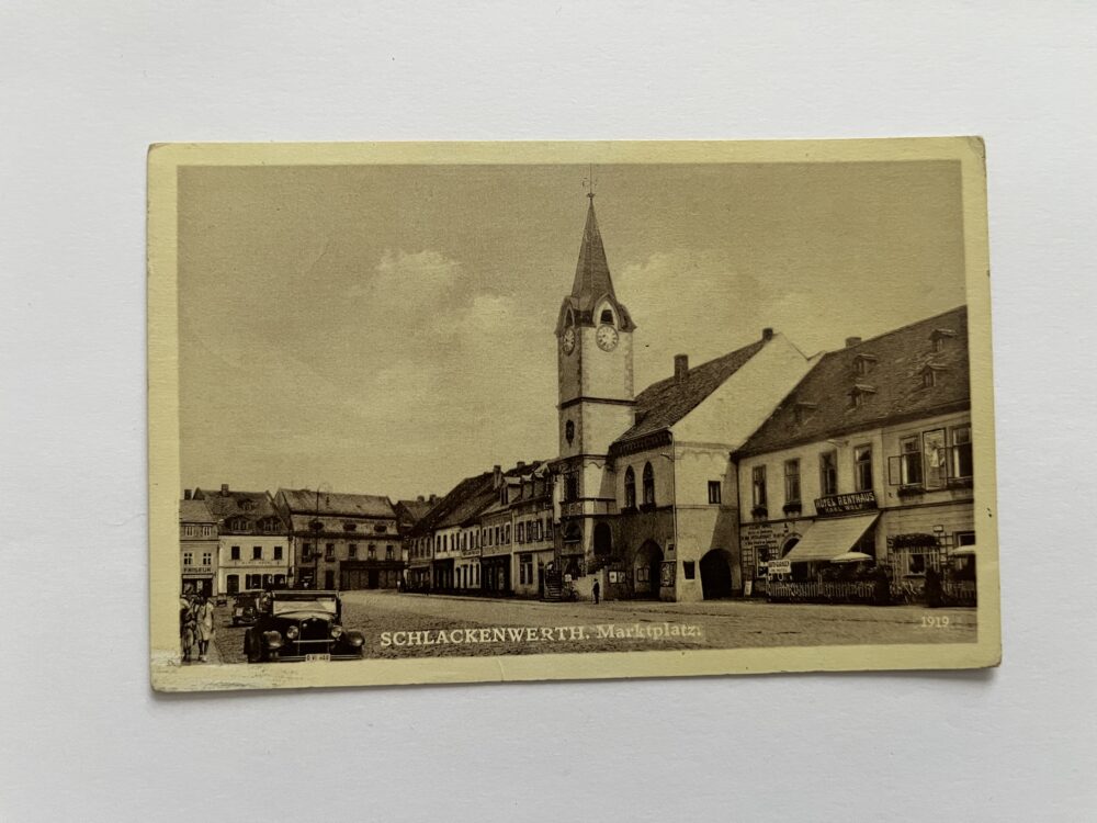 Pohlednice OSTROV tržní náměstí, automobil, hotel okr. Karlovy Vary