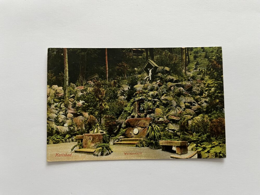 Pohlednice Karlovy Vary - Lesní pobožnost, kamenný oltář r.1910