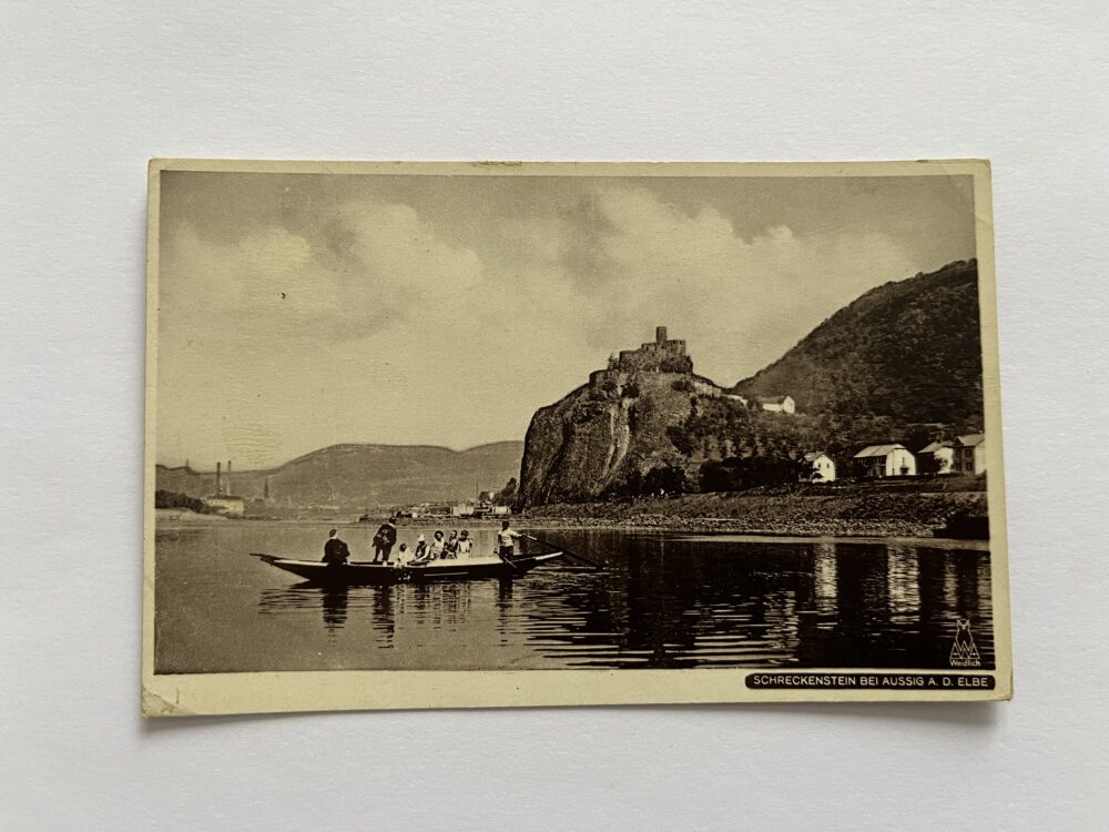 Pohlednice Střekov - hrad, lidé na loďce, okres Ústí nad Labem, 1938