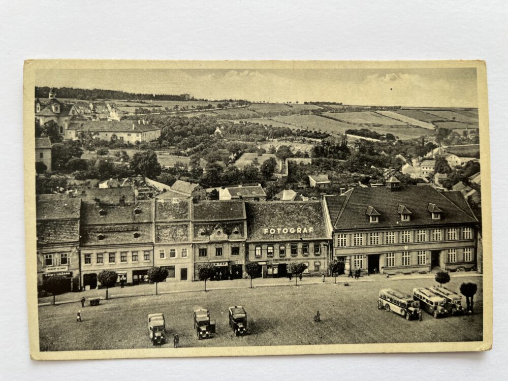 Pohlednice Slaný - Náměstí Pošta, Fotografie automobily, autobusy 1941