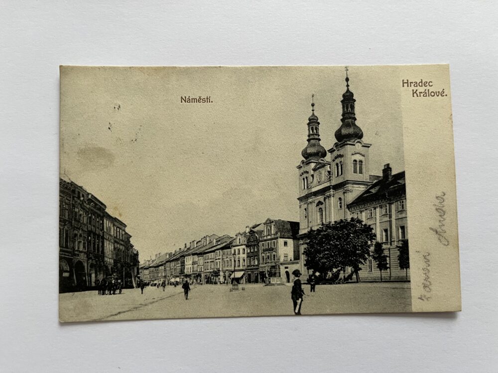 Pohlednice Hradec Králové - Náměstí, koně s kočárem 1906