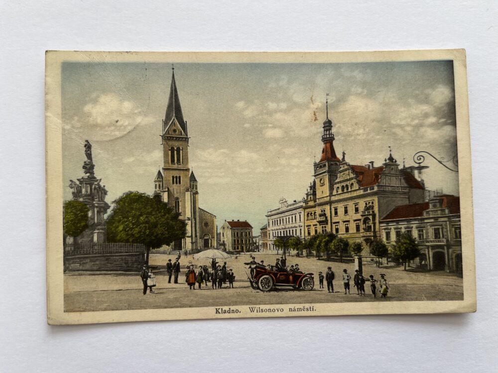 Pohlednice Kladno Wilsonovo náměstí automobil, děti, lidé 1.pol.20.st.