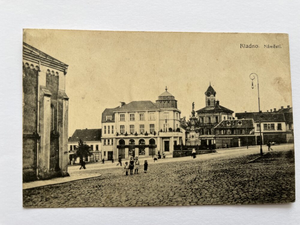 Pohlednice místopis Kladno - Náměstí, děti