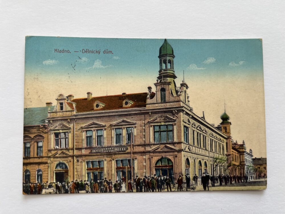 Pohlednice místopis Kladno Dělnický dům, dělníci, kolo r.1917