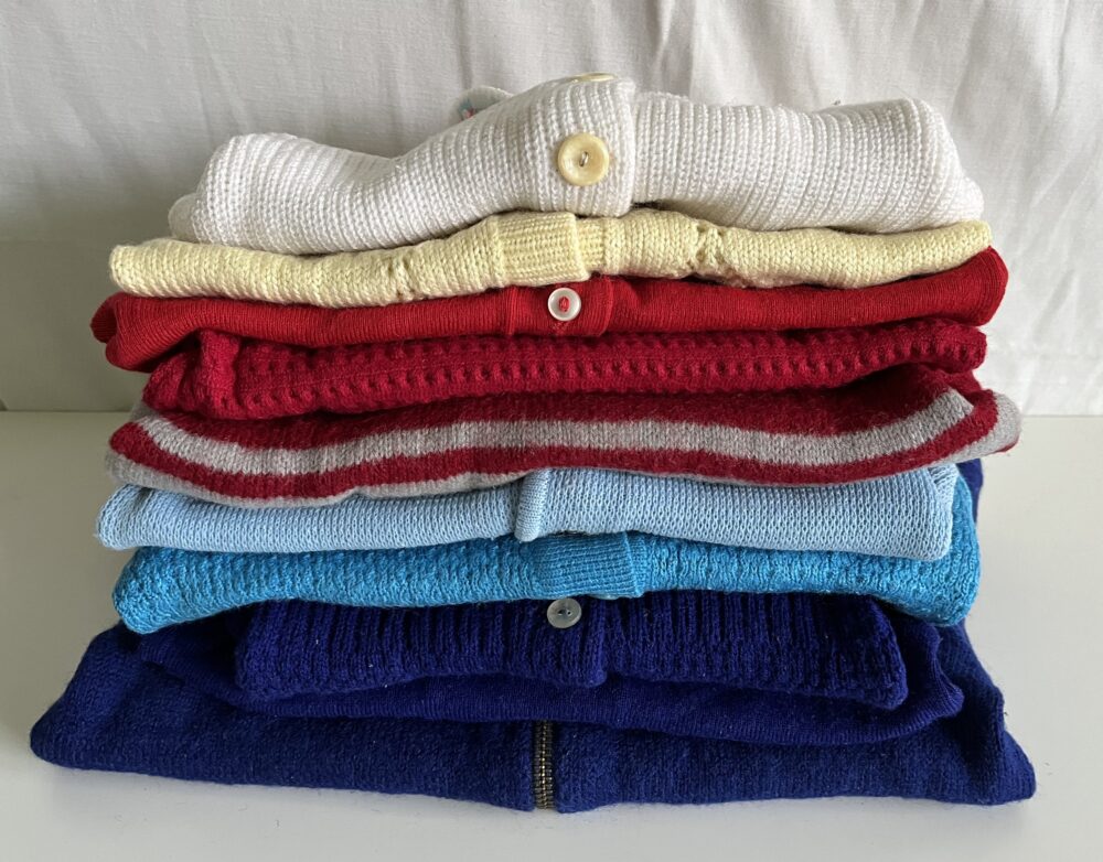 Konvolut dětského oblečení z dob socialismu - dupačky, svetry