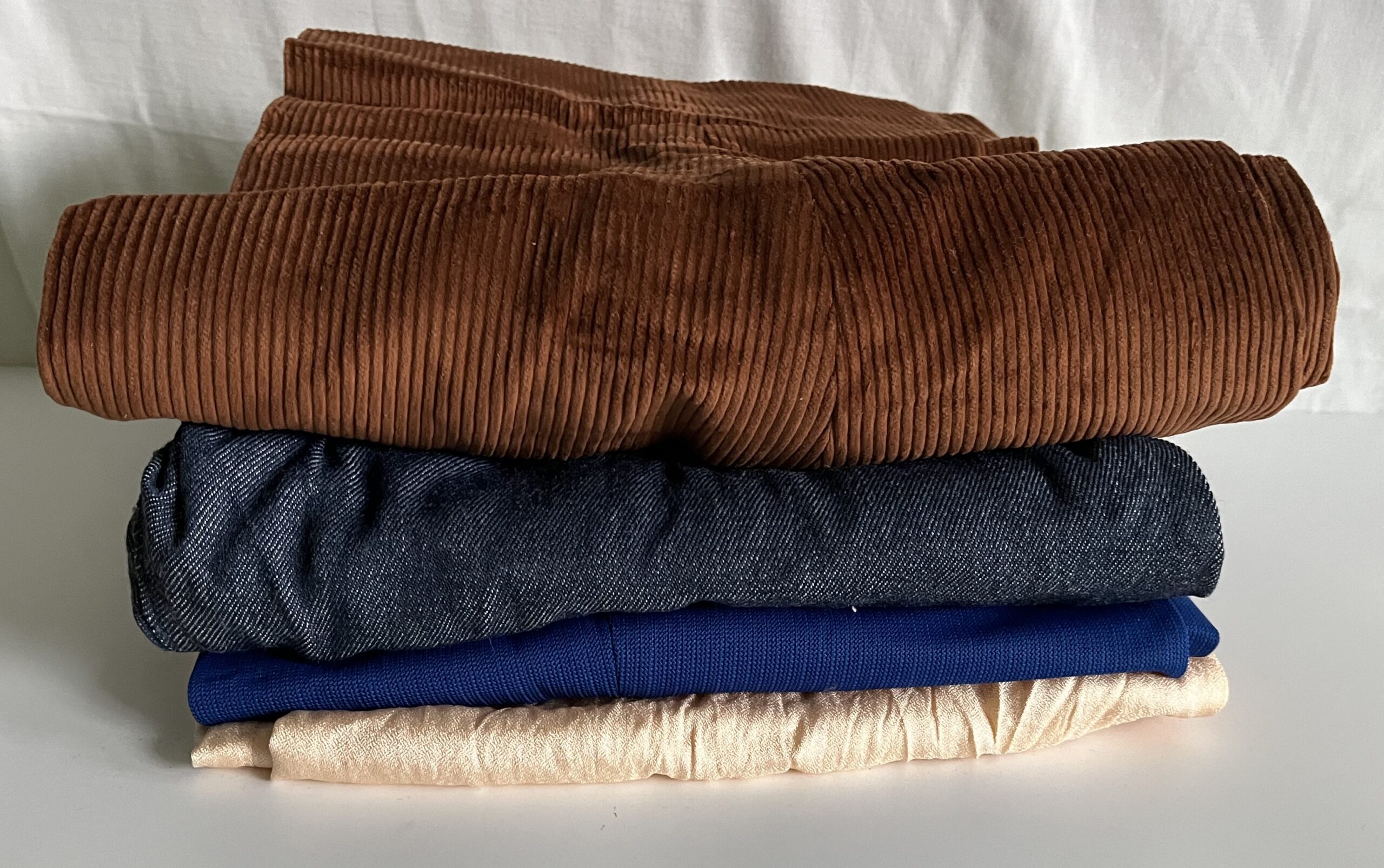 Dámské kalhoty z dob socialismu - Manšestrové kalhoty Kras Brno 4 ks