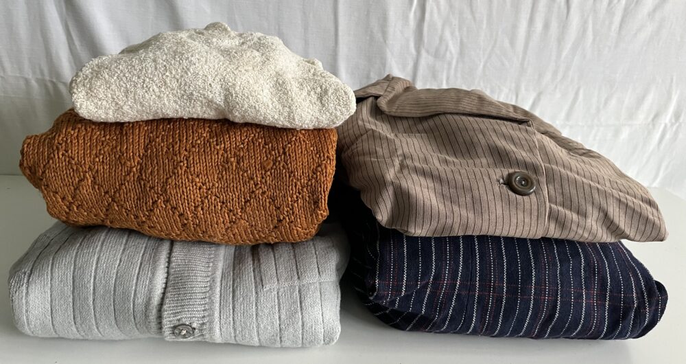 Konvolut dámského oblečení z dob socialismu, saka svetry OP Prostějov