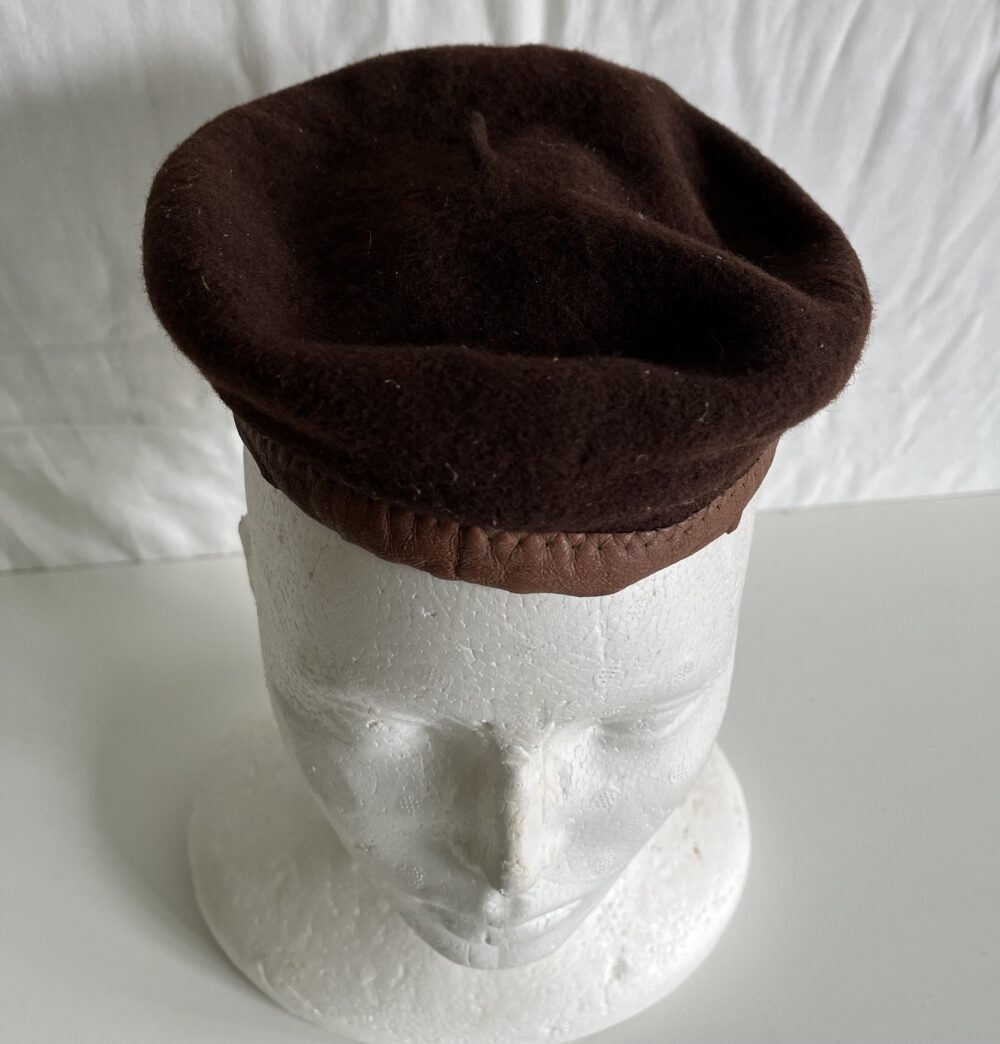 Baret, 1.pol.20.stol., dobové doplňky