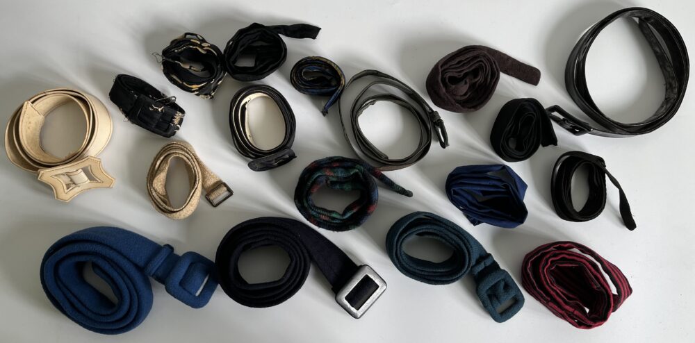 Konvolut pásků 1.pol. i 2.pol.20.století, dobové doplňky