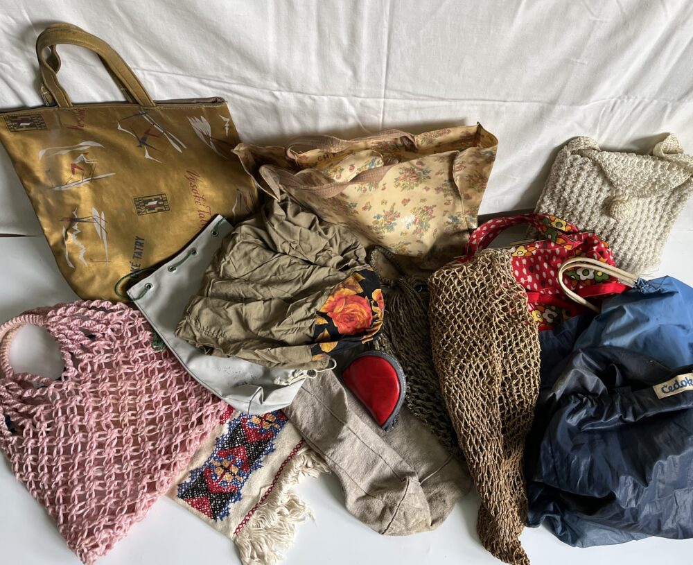 Konvolut tašek z dob komunismu - nákupní, přes rameno, síťovky