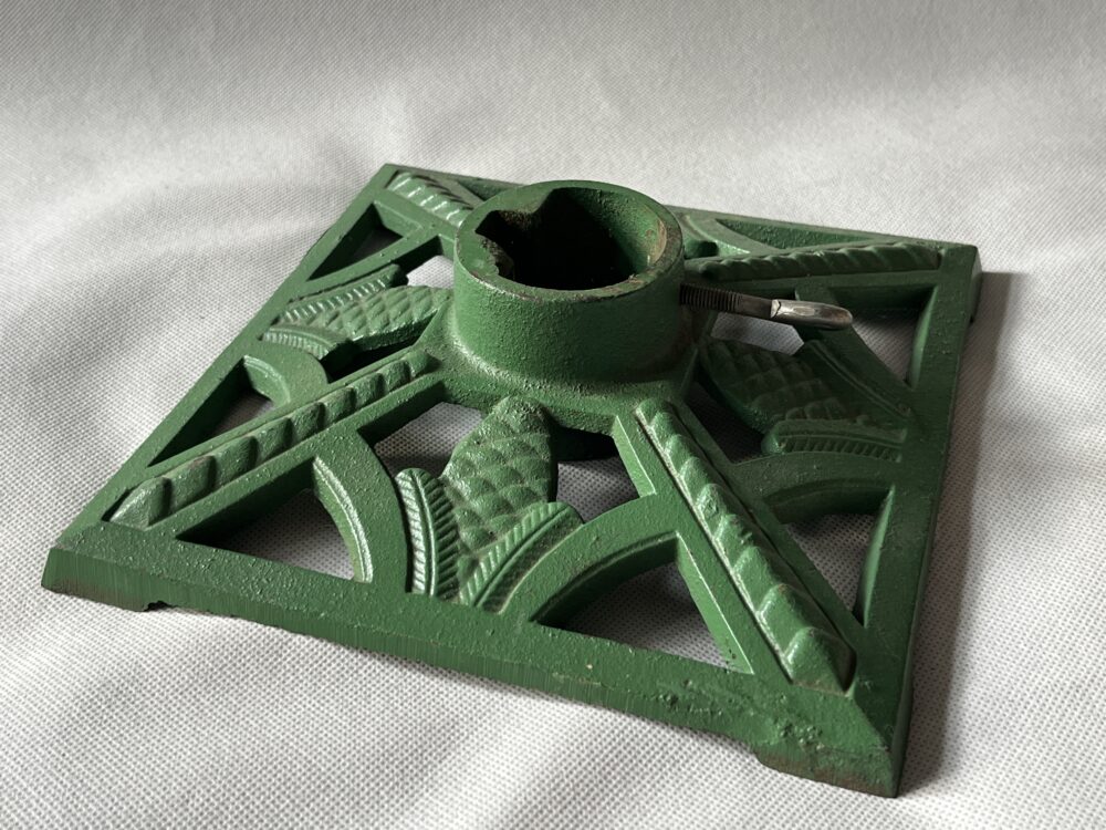 Starožitný vánoční stojan na stromeček, šišky