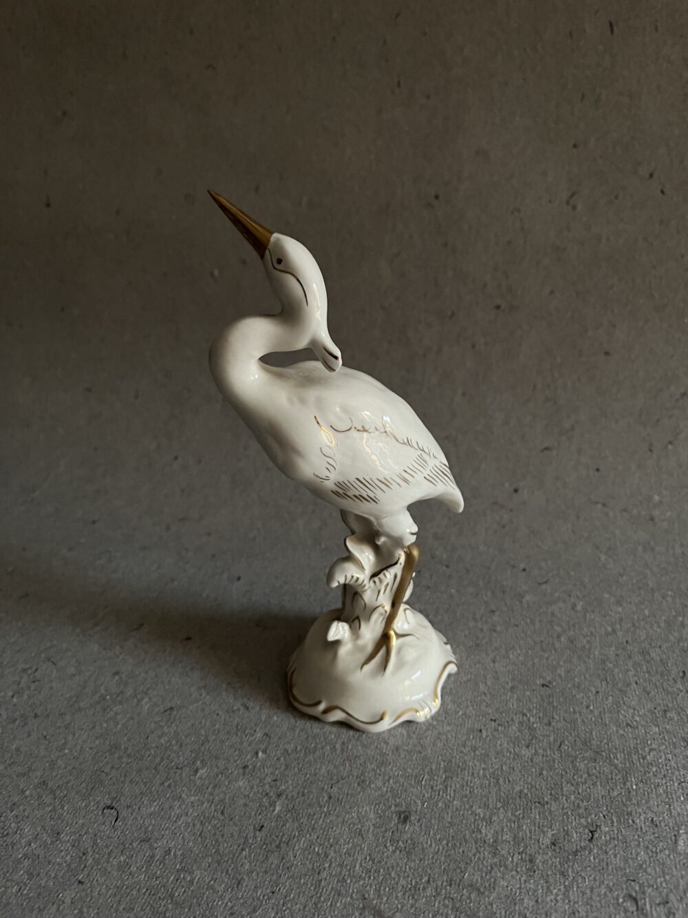 Porcelánová socha s detaily zlaté barvy - Volavka značená 1.pol.20.st.
