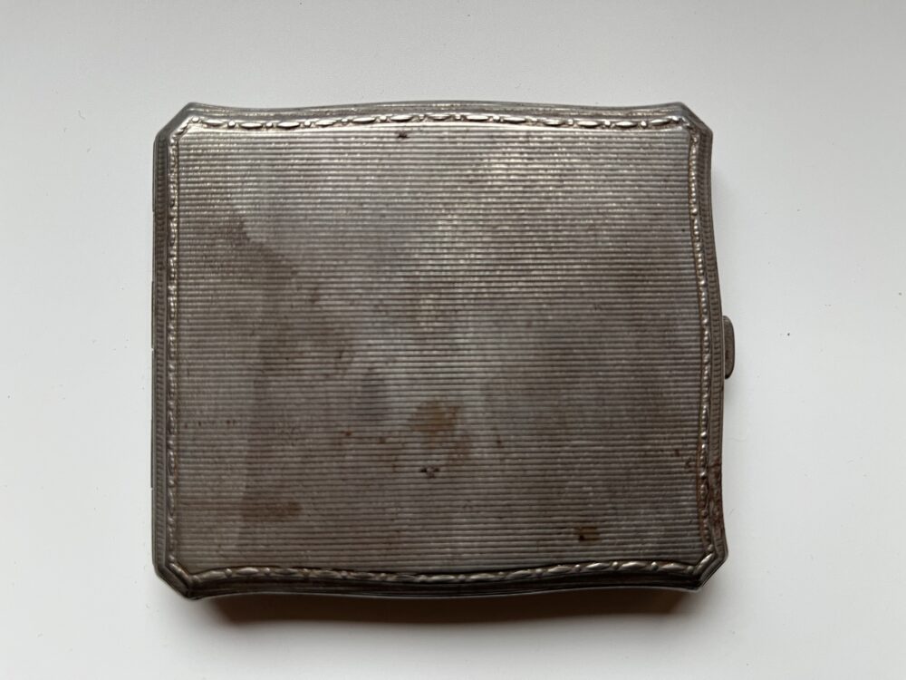 Tabatěrka s gravírováním - pouzdro na cigarety, 1.pol.20.stol.