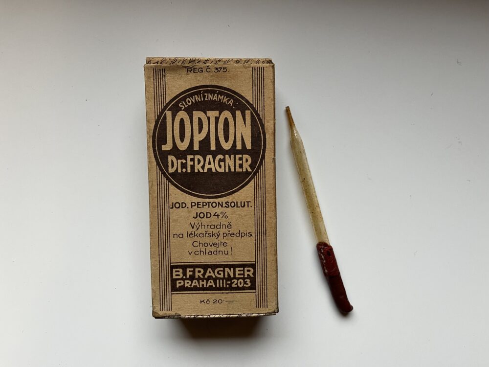 Krabička od léku JOPTON používané k léčbě dutiny ústní 1.pol.20.st.