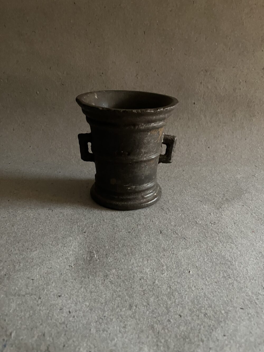 Starožitný litinový hmoždíř s uchy 18-19.století