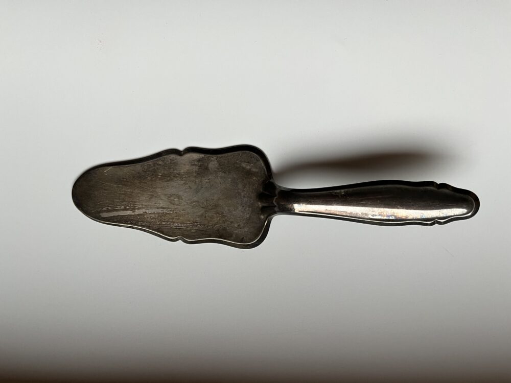 Starožitná servírovací lopatka na dorty a drobné pokrmy