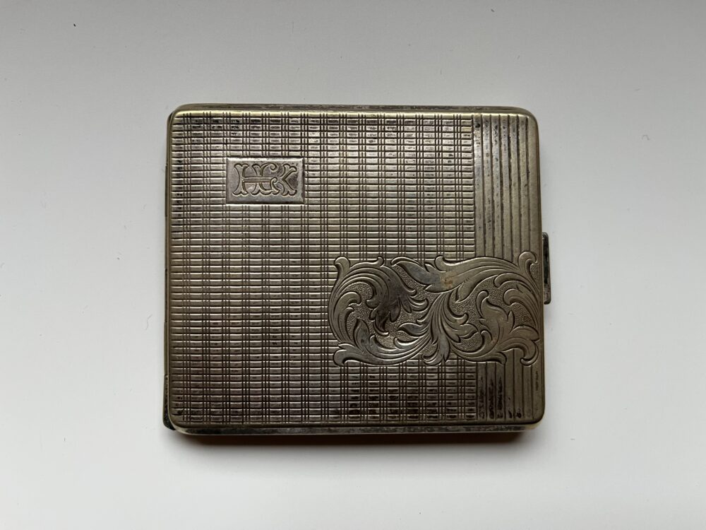 Tabatěrka s gravírováním - pouzdro na cigarety, 1.pol.20.stol.