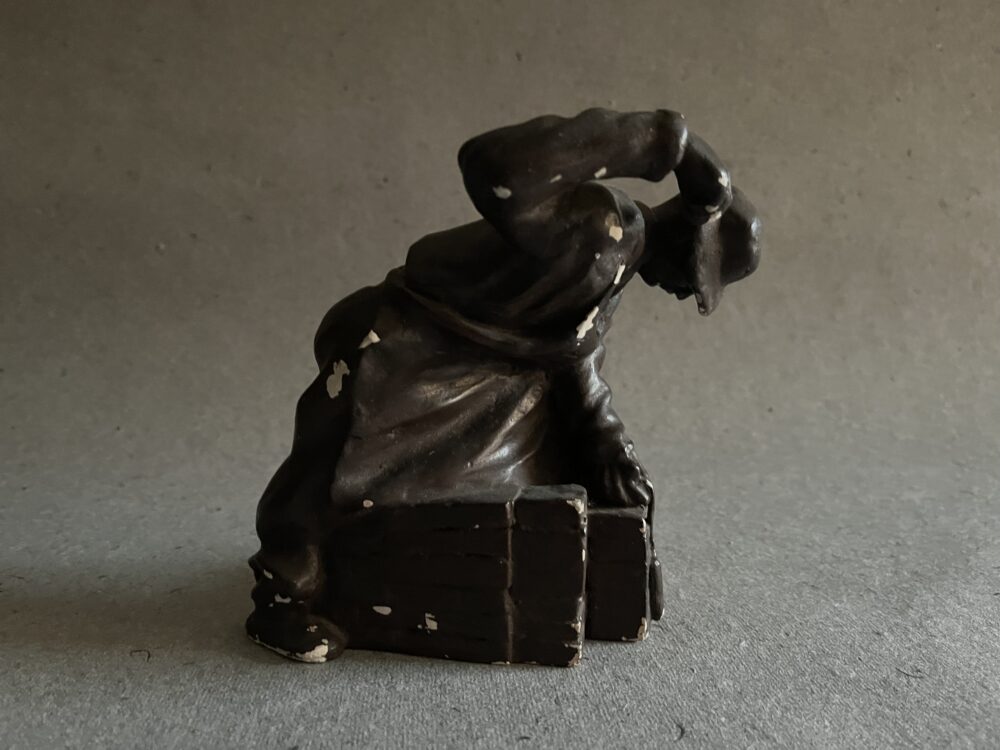 Sádrová socha - Dělníka při práci, 1.pol.20. stol.