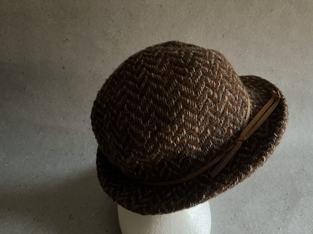 Starožitný dámský vlněný klobouček hnědé barvy, Tonak, orig.štítek