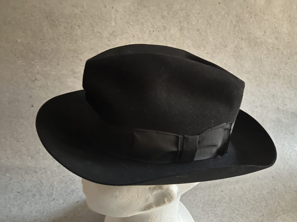Klobouk černé barvy se stuhou - Tonak 1.pol.20.století