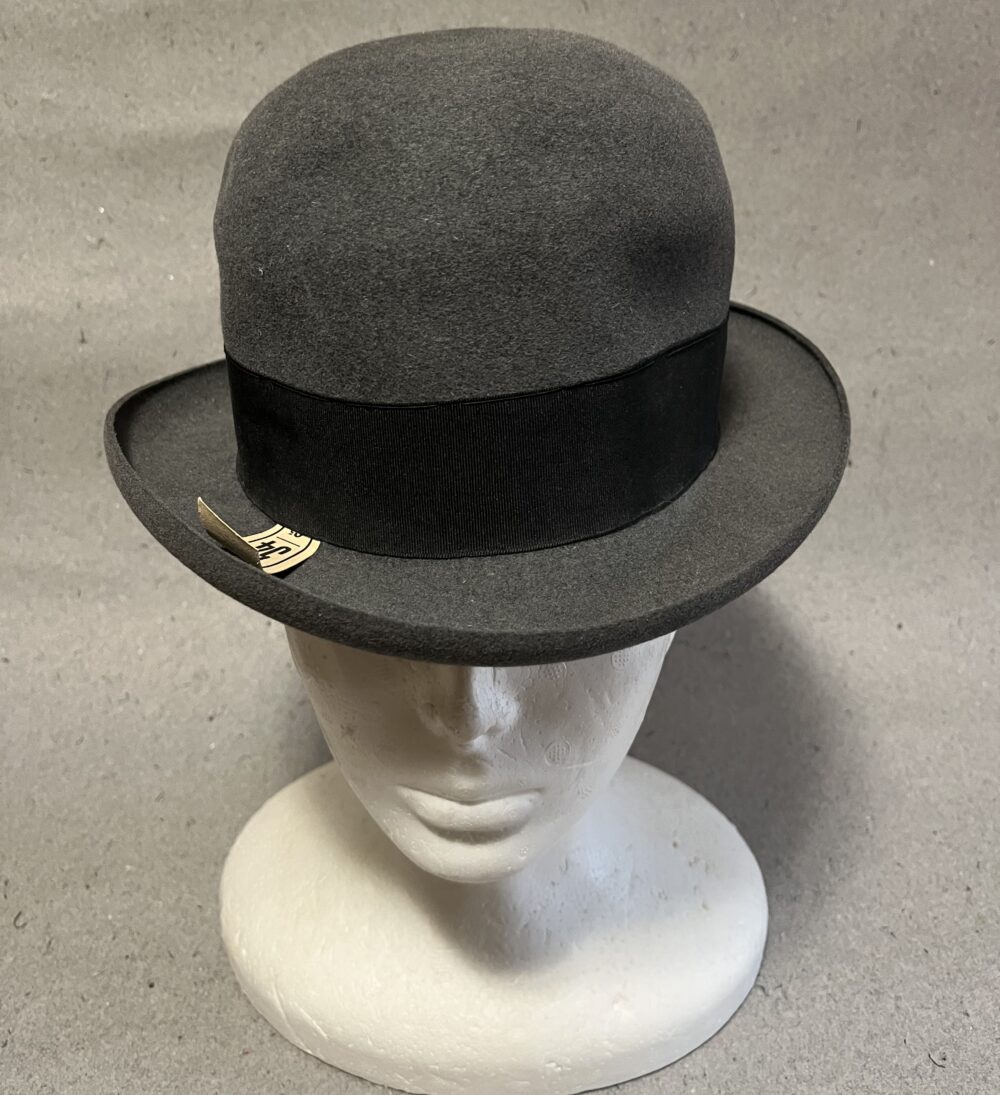 Plstěný šedý klobouk s černou stuhou, vel.54 Mikuška Jindřichův Hradec