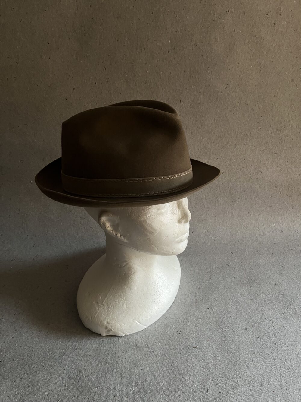 Klobouk hnědý s prošitým páskem - Dunhill