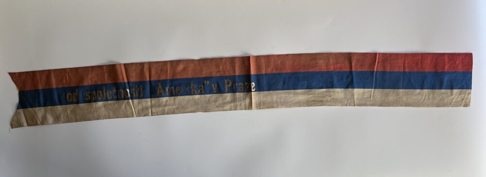 Stuha - od společnosti "Amerika" v Praze