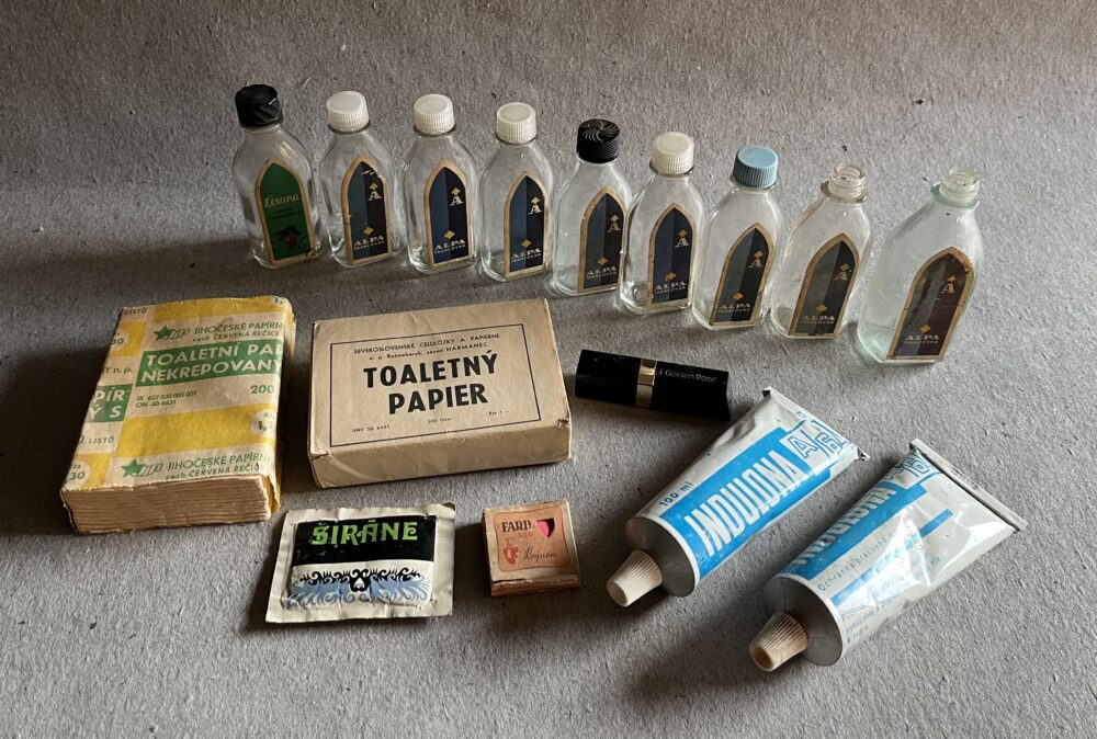 Konvolut drogerie, kosmetiky z dob socialimu, 16 ks Alpa toaleťák